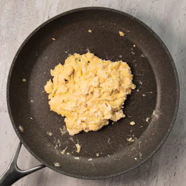 Kiaušinienės gaminimo eiga (4 žingsnis).